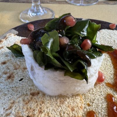Baccalà’ mantecato con insalatina di alga wakame e teriyaki, carasau e melagrana